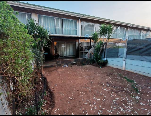 2 BEDROOM SECTIONAL TITLE FOR SALE IN RHODESFIELD